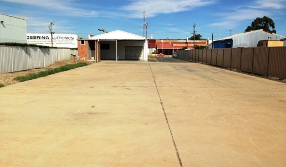 17 Loton Avenue, MIDLAND, WA 6056 AUS