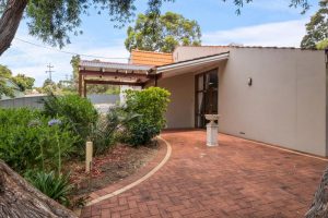 25 Wooloomooloo Road, GREENMOUNT, WA 6056 AUS