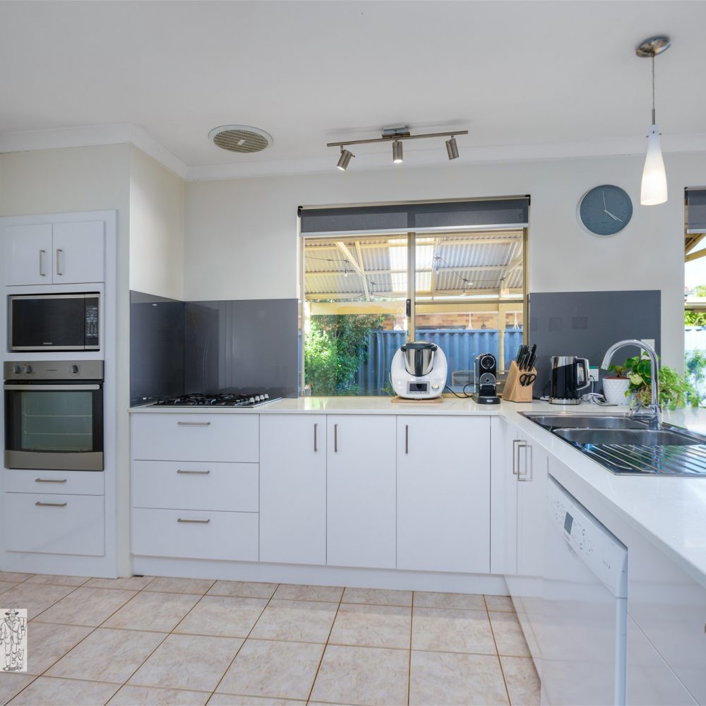 24 Connaught Gardens, CANNING VALE, WA 6155 AUS