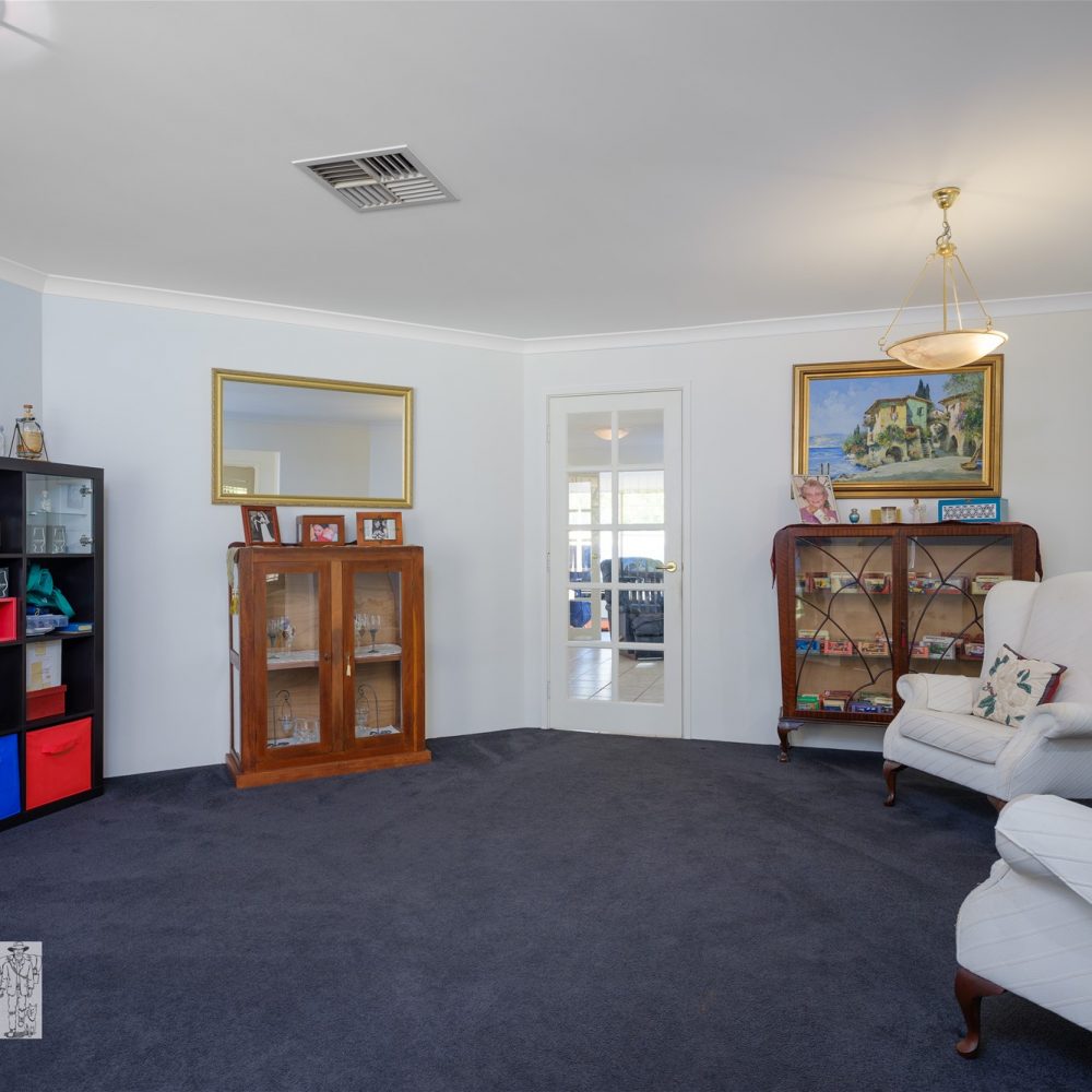 24 Connaught Gardens, CANNING VALE, WA 6155 AUS