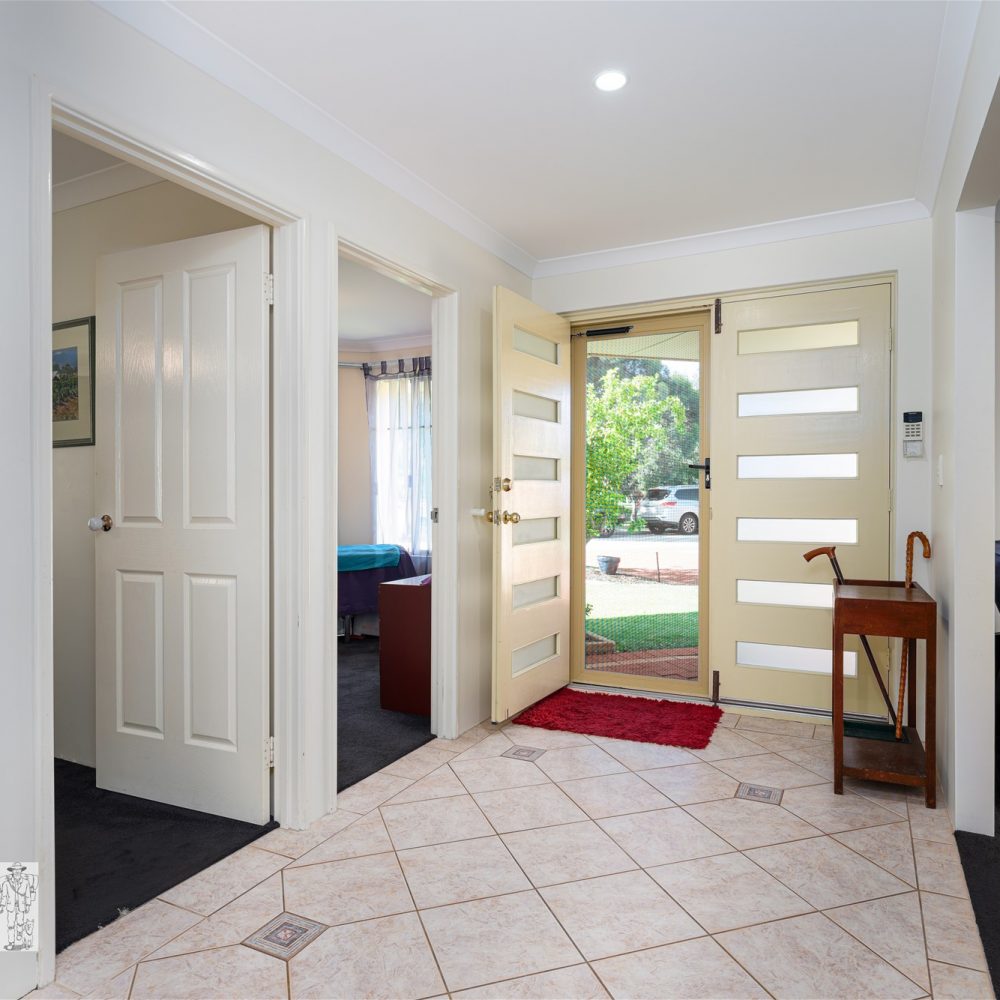24 Connaught Gardens, CANNING VALE, WA 6155 AUS