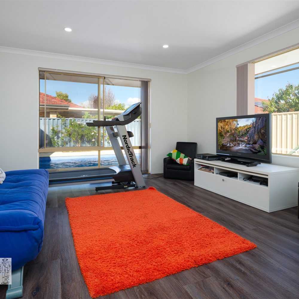 24 Connaught Gardens, CANNING VALE, WA 6155 AUS