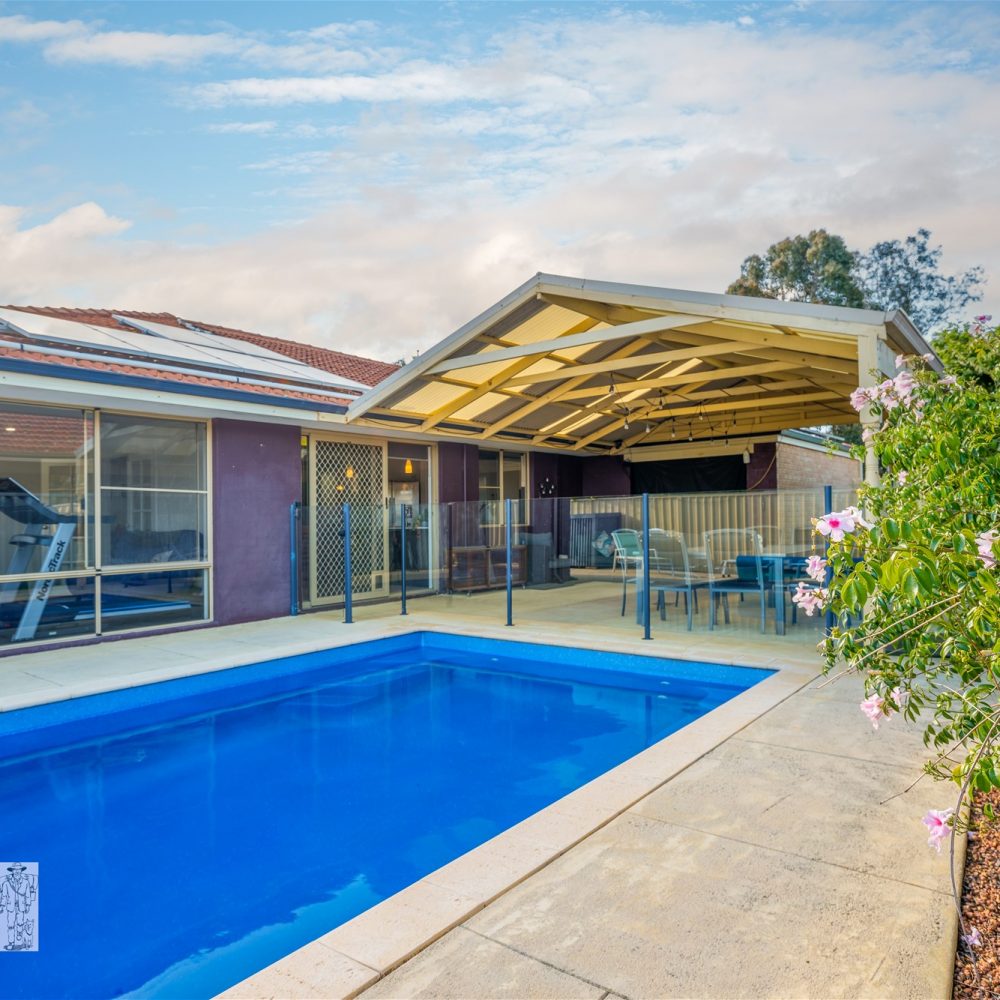 24 Connaught Gardens, CANNING VALE, WA 6155 AUS