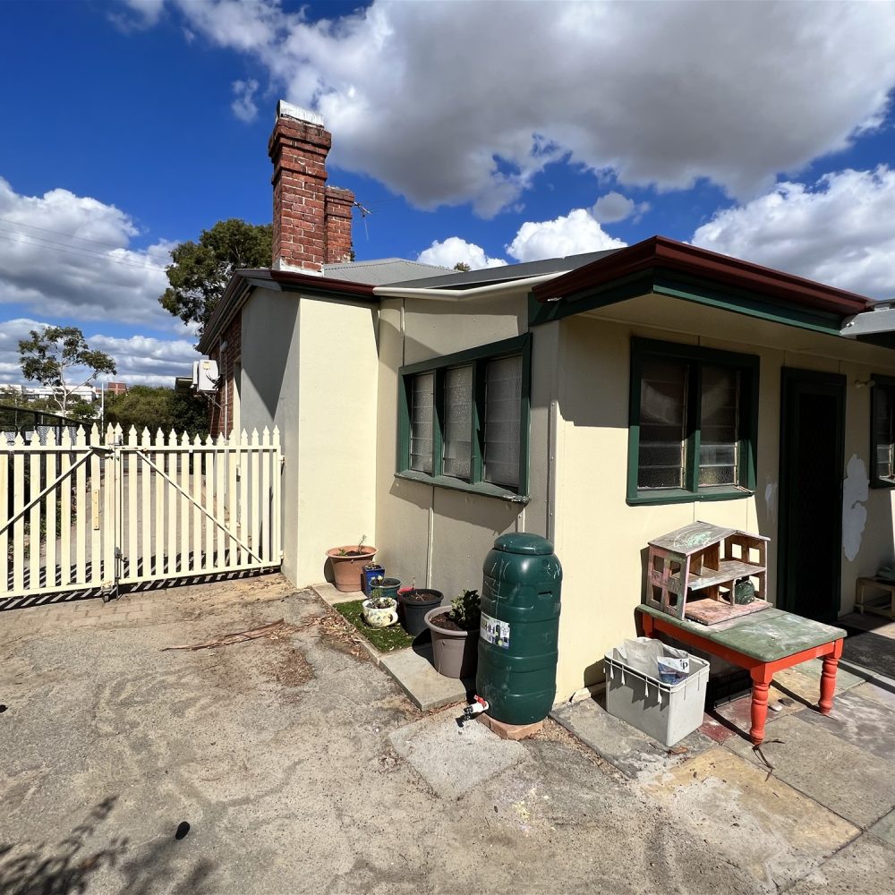 35 Spring Park Road, MIDLAND, WA 6056 AUS
